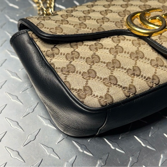 Gucci Marmont Flap Bag in Black - Picture 5 of 11